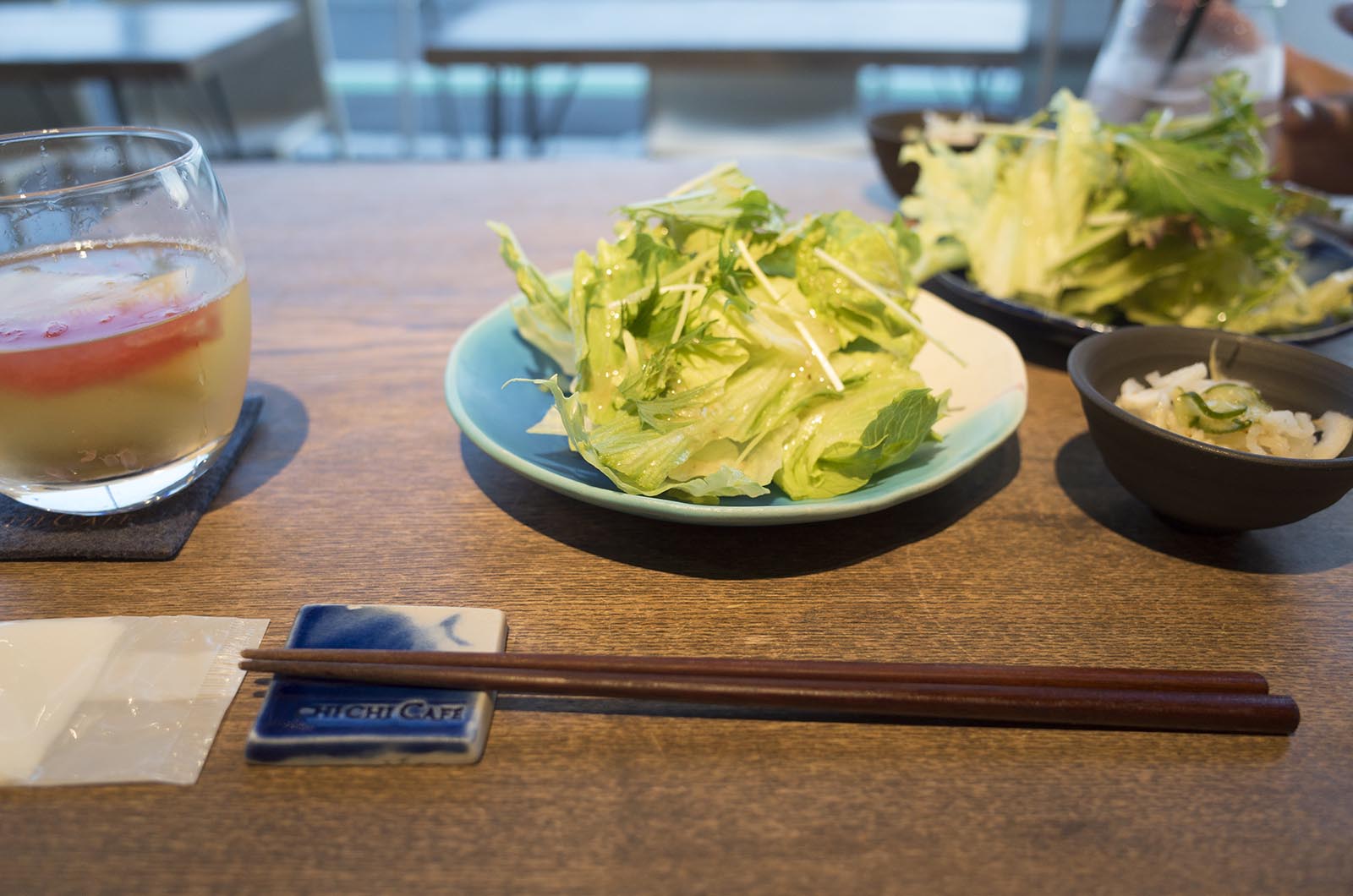 夜定食のサラダ