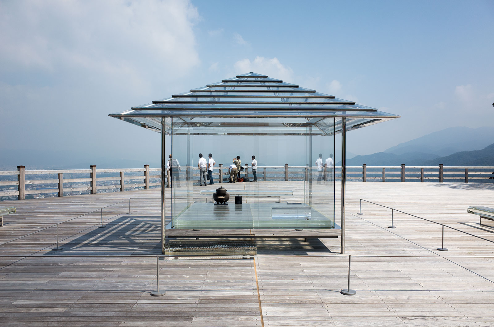 吉岡徳仁・ガラスの茶室