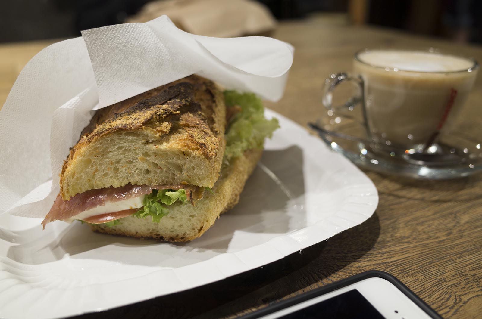 ヨーロッパ鉄道建築の旅’16：2日目 ミラノからスイス・バーゼルへ・ゲーテアヌム建築