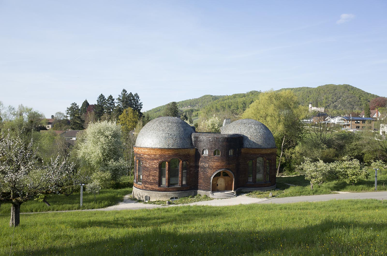 ヨーロッパ鉄道建築の旅’16：2日目 ミラノからスイス・バーゼルへ・ゲーテアヌム建築