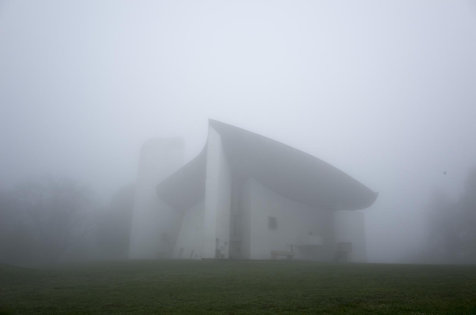 ヨーロッパ鉄道建築の旅’16:5日目 バーゼルからロンシャンの礼拝堂を電車だけで行く