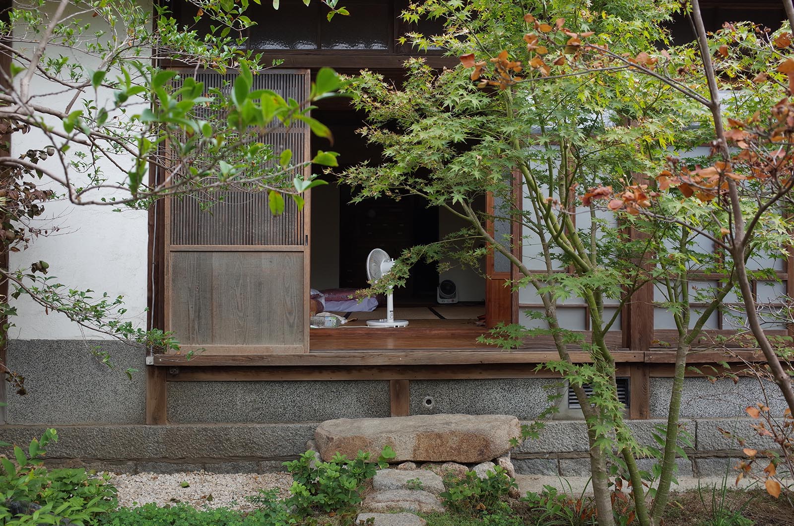 愛媛県・佐島にある古民家ゲストハウス「汐見の家」に泊まった。