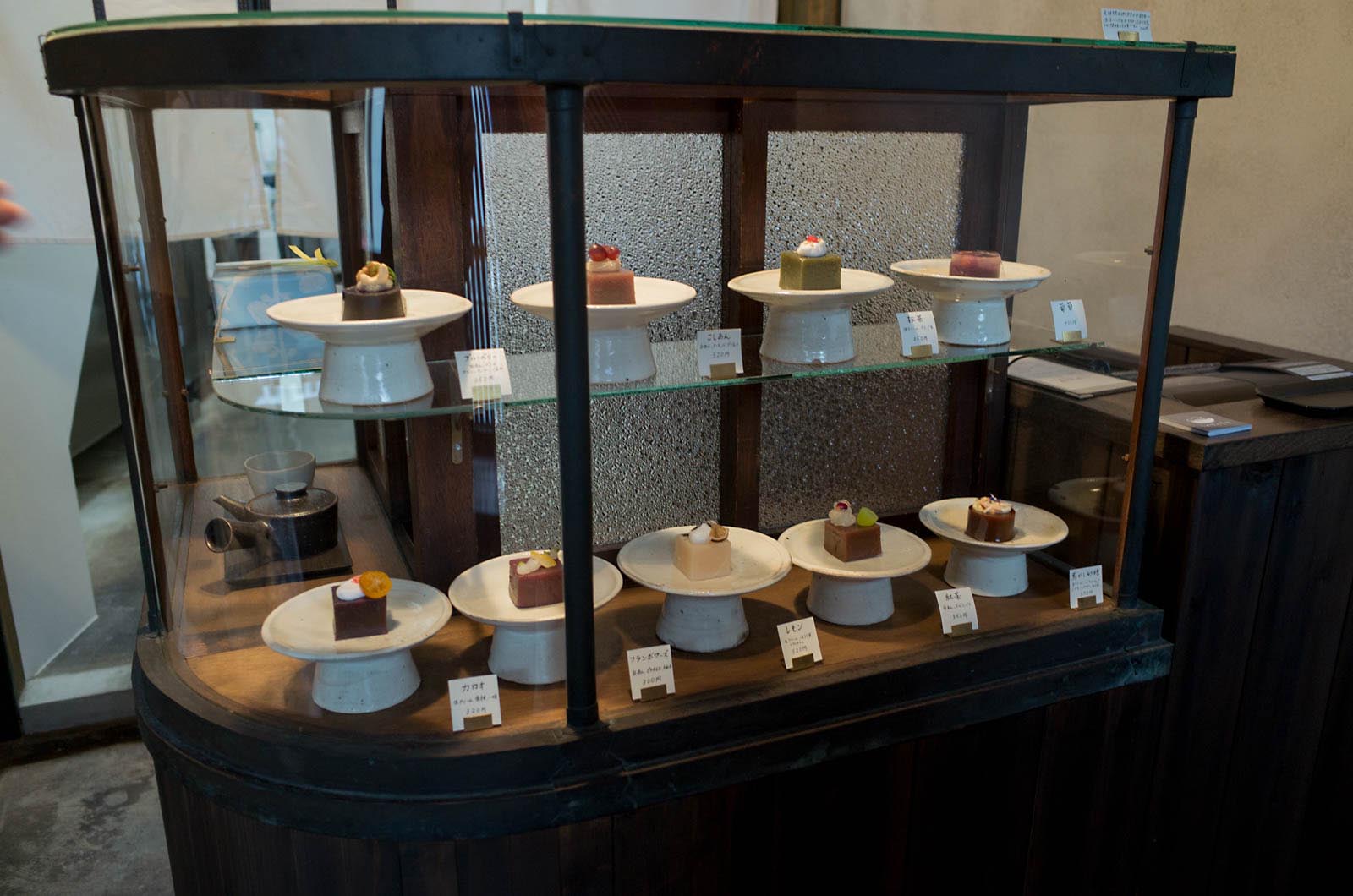 京都・町家カフェで新しい和菓子「うめぞの茶房」